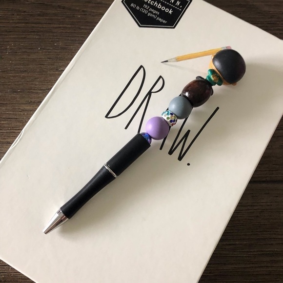 Disney Doorables: The Haunted Mansion: Buttler handmade beaded pen - Picture 3 of 3